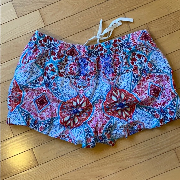 Gap Shorts - Picture 2 of 2